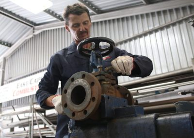 Valve overhauling station